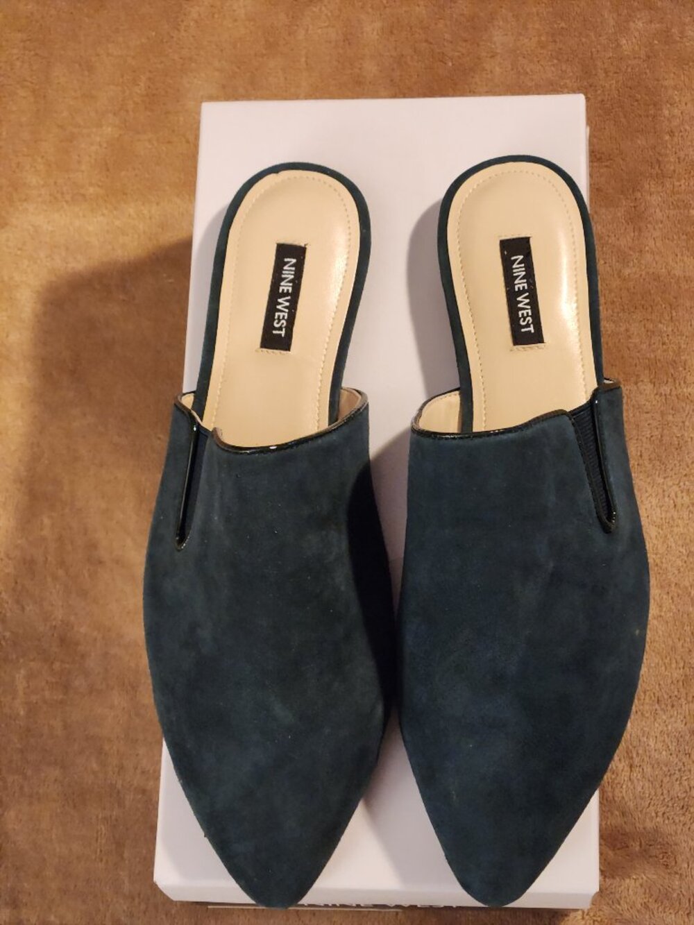 Nine West dark green flats 9.5 NWT